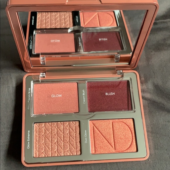 🥰Natasha Denona Bloom Blush & Glow Palette - Picture 8 of 8
